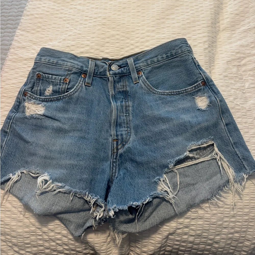 Levi’s distressed denim shorts - Size 27